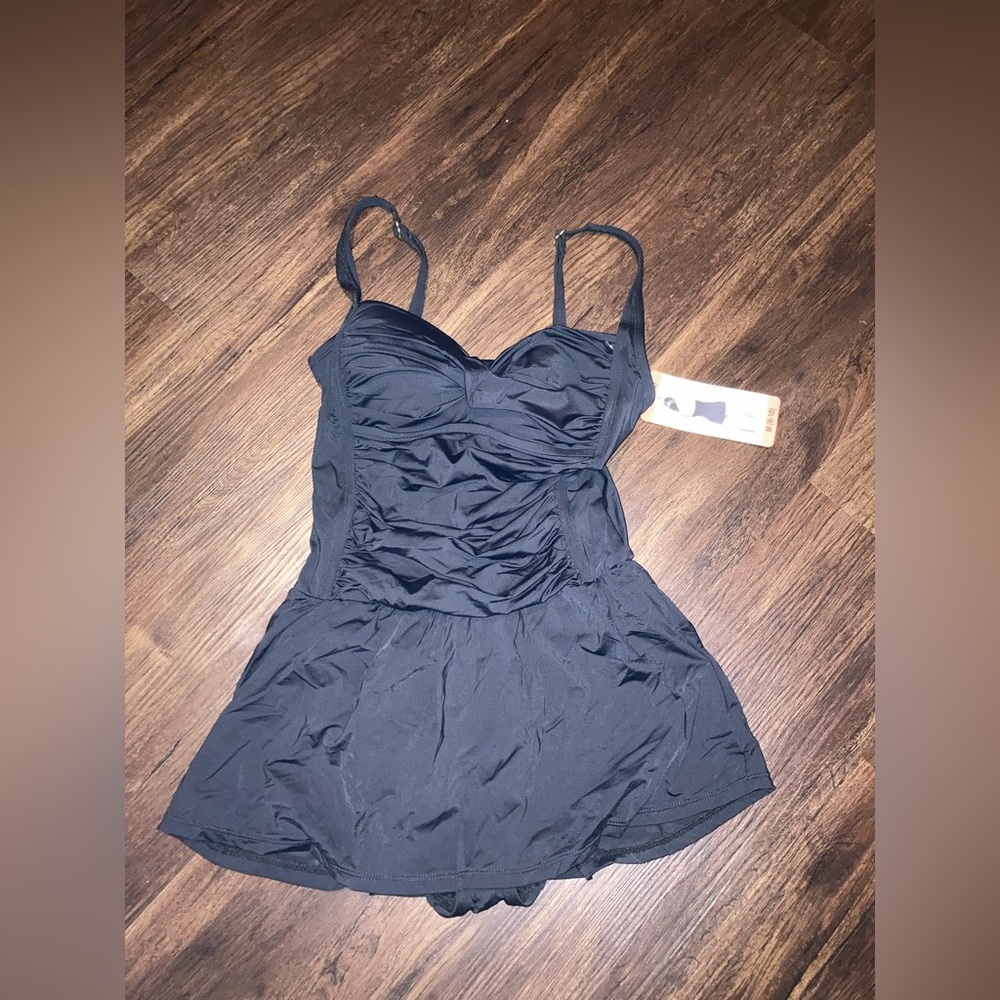 Rose Marie Reid Women’s Black Swimdress Tankini with Built-In Support size m new